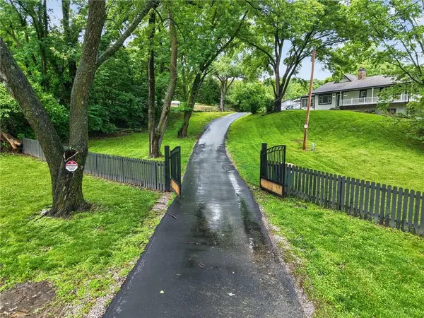 9800 Hutton Road, Kansas City, KS 66109