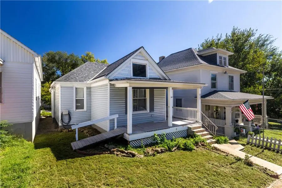 815 S 16th Street, Saint Joseph, MO 64501 - #2