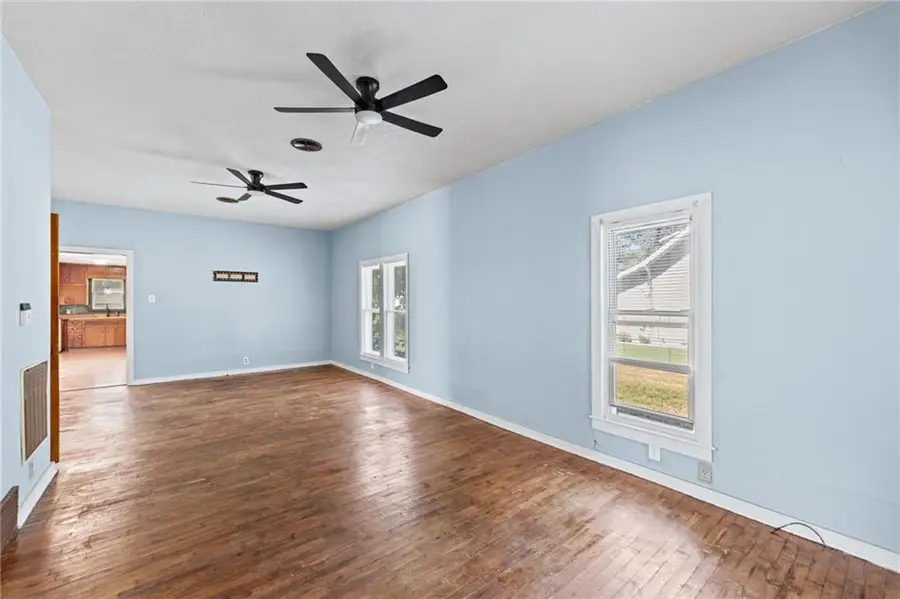 428 S 2nd Street, Iola, KS 66749 - #3