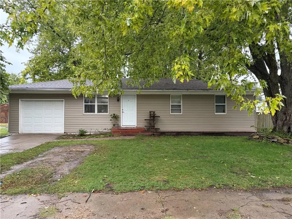 415 Main Street, Linwood, KS 66052 - #1
