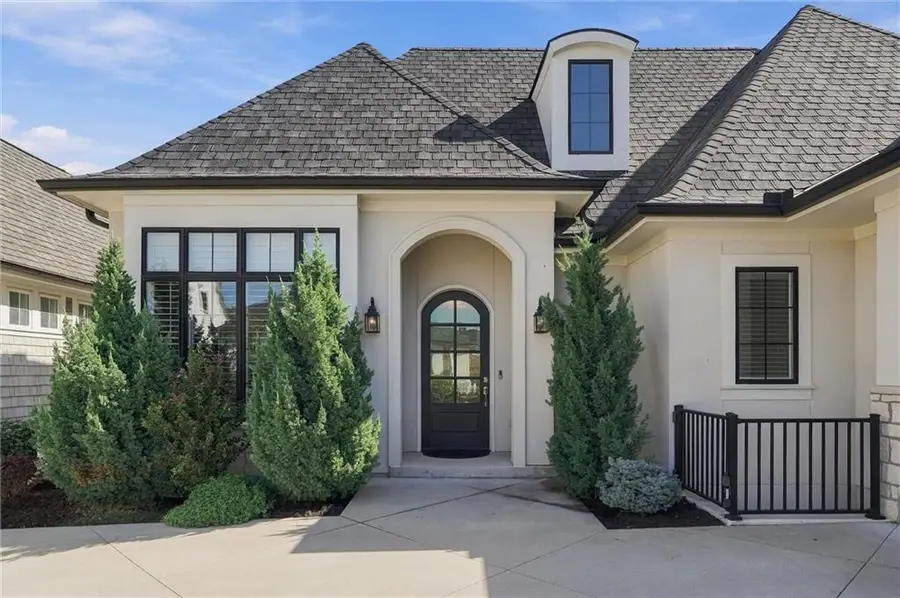 9341 Linden Reserve Drive, Prairie Village, KS 66207 - #2