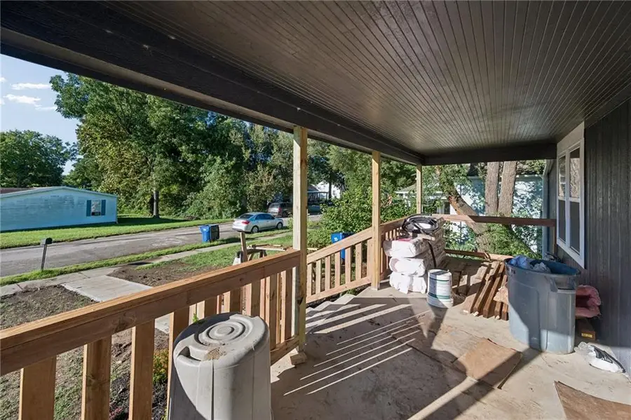 139 E 3rd Street, Tonganoxie, KS 66086 - #3