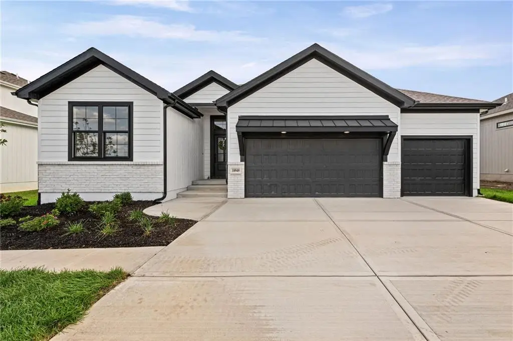 18949 W 193rd Terrace, Spring Hill, KS 66083 - #1