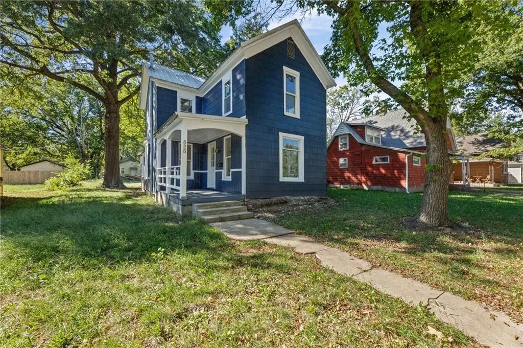 828 N Jefferson Avenue, Iola, KS 66749 - #1