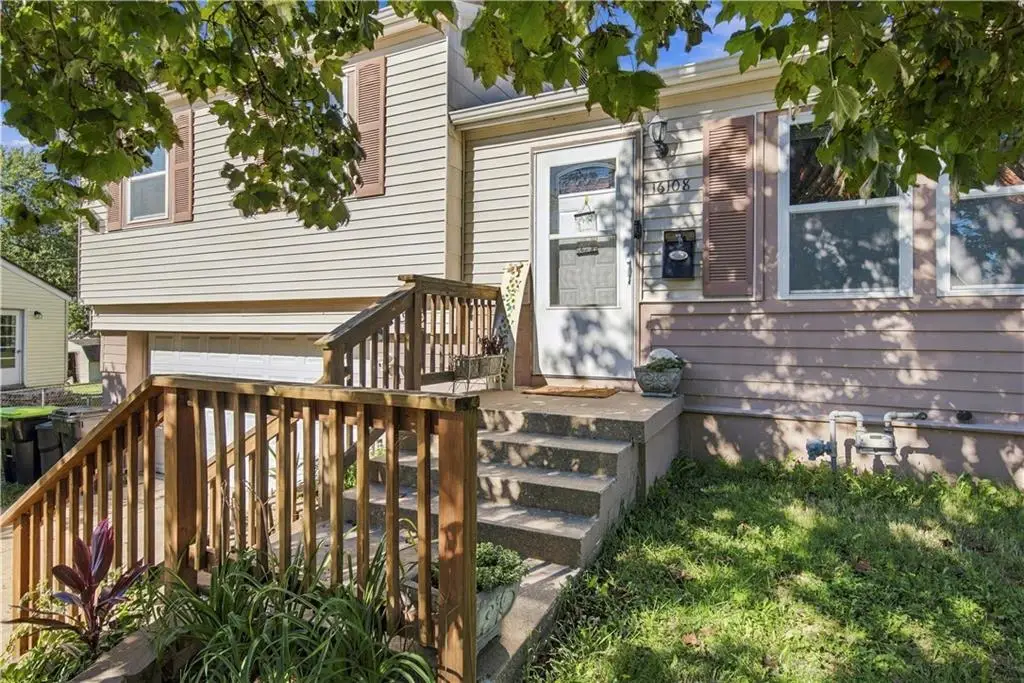 16108 E 32nd Street S, Independence, MO 64055 - #1