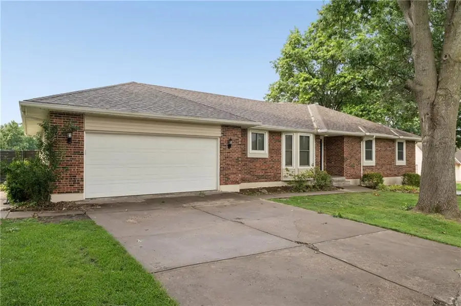 617 W Maple Street, Raymore, MO 64083 - #2