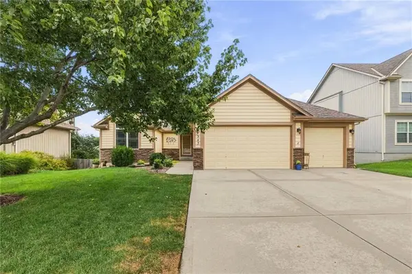 343 SE Wood Lane, Lee's Summit, MO 64063