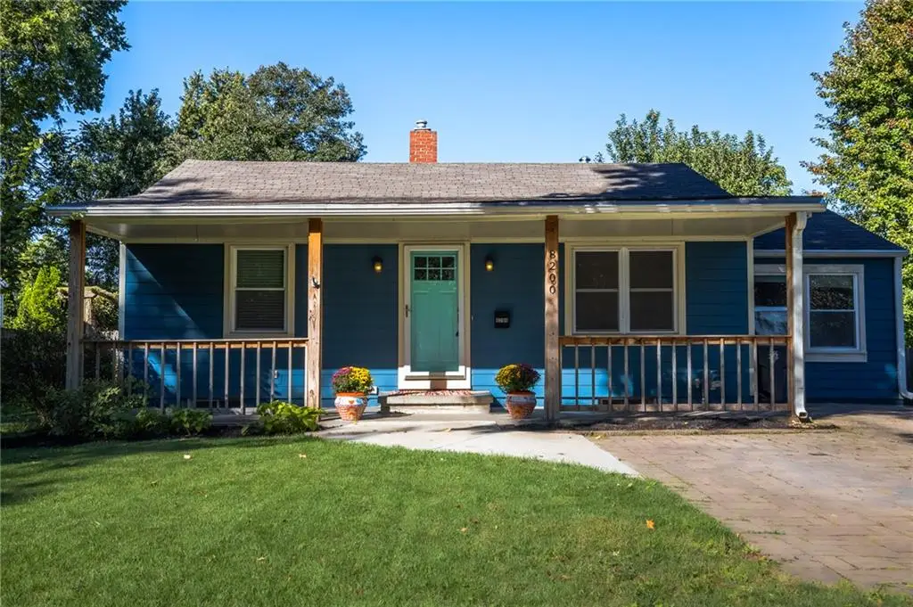 8200 Summit Street, Kansas City, MO 64114 - #1