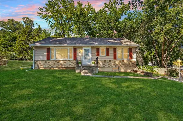 1024 Orchard Avenue, Liberty, MO 64068