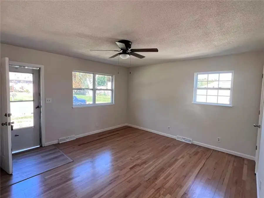 5013/5015 N Bellaire Avenue, Kansas City, MO 64119 - #2