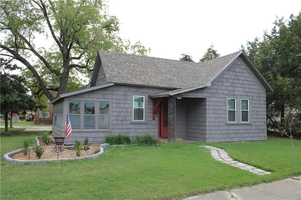 106 E Carlton Street, Pittsburg, KS 66762 - #1