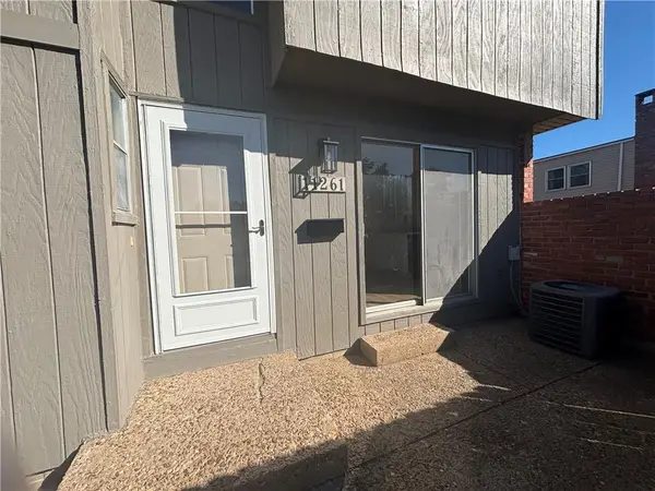 11261 Calico Drive, Kansas City, MO 64137