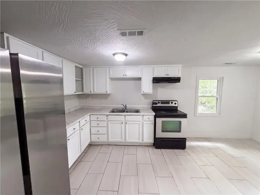 808 E Pacific Avenue, Independence, MO 64050 - #2