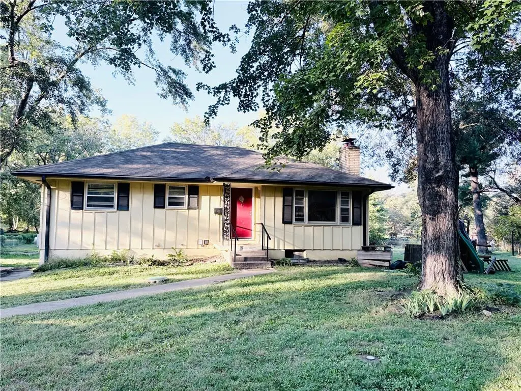 1822 E 133rd Street, Grandview, MO 64030 - #1