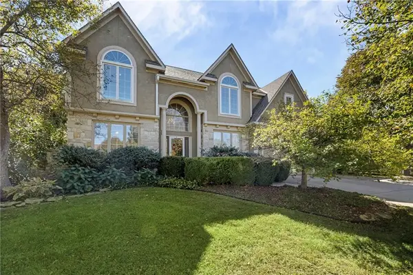 5211 W 164th Terrace, Overland Park, KS 66085