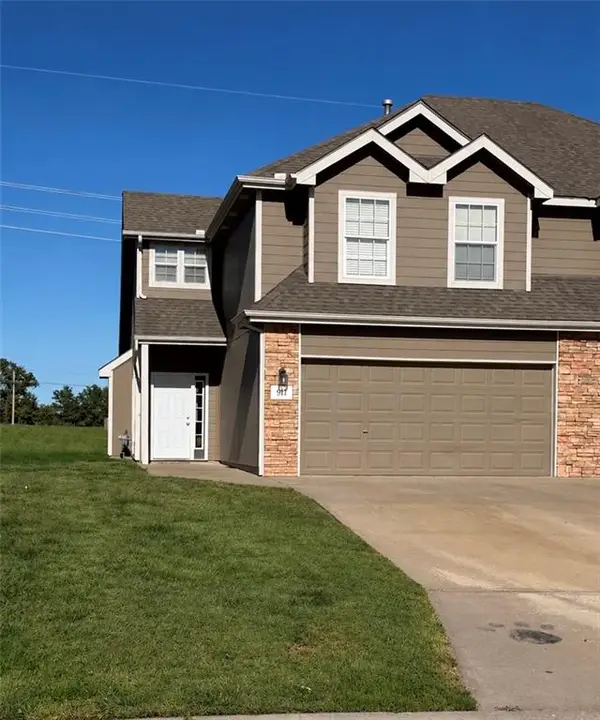 911 169th Street, Basehor, KS 66007