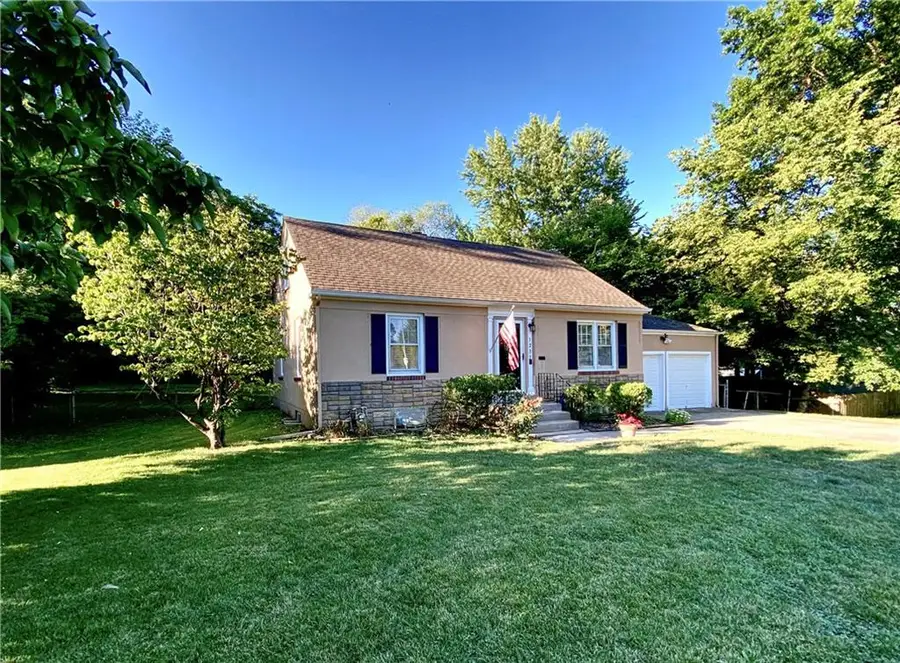1231 W 79th Street, Kansas City, MO 64114 - #2