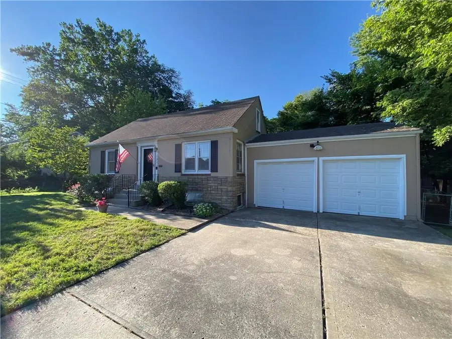 1231 W 79th Street, Kansas City, MO 64114 - #3