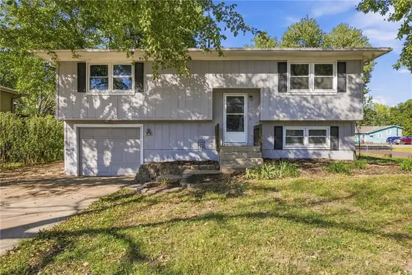 300 W Johnson Street, Spring Hill, KS 66083