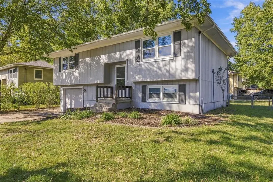 300 W Johnson Street, Spring Hill, KS 66083 - #2