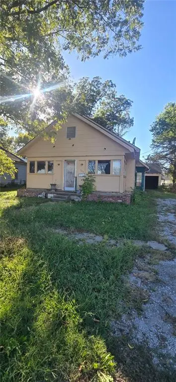 923 N Oak Street, Nevada, MO 64772 - #1