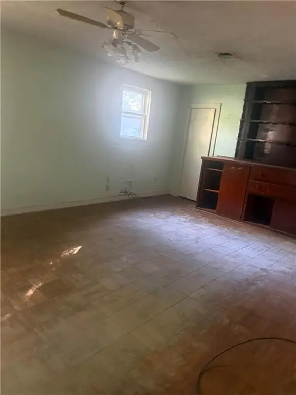 923 N Oak Street, Nevada, MO 64772 - #3