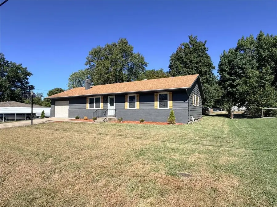 205 W Magnolia Avenue, Clinton, MO 64735 - #2