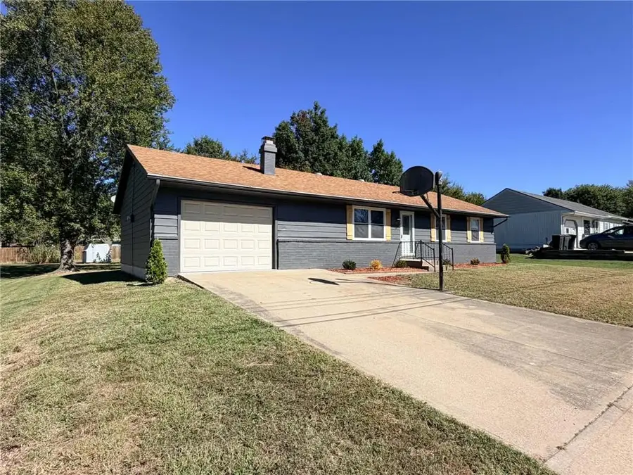 205 W Magnolia Avenue, Clinton, MO 64735 - #3