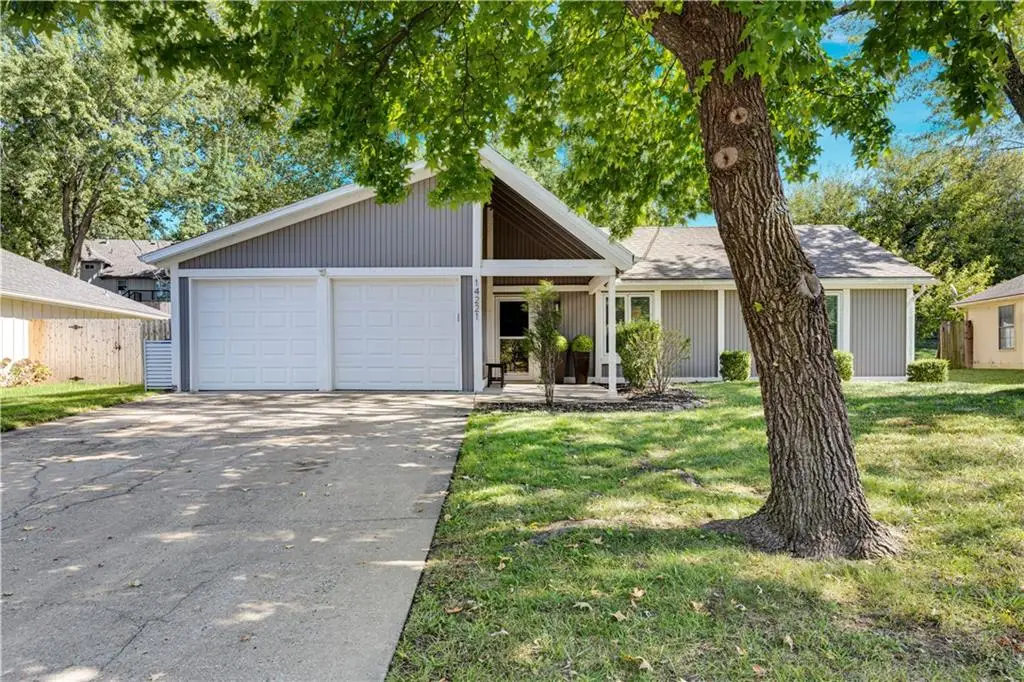 14221 S Summertree Lane, Olathe, KS 66062 - #1