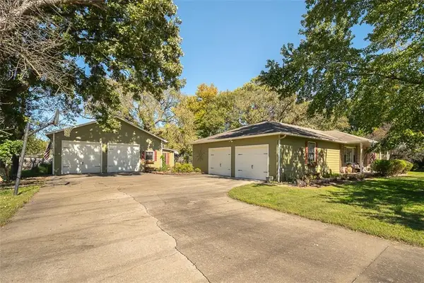 835 Locust Street, Lawrence, KS 66044