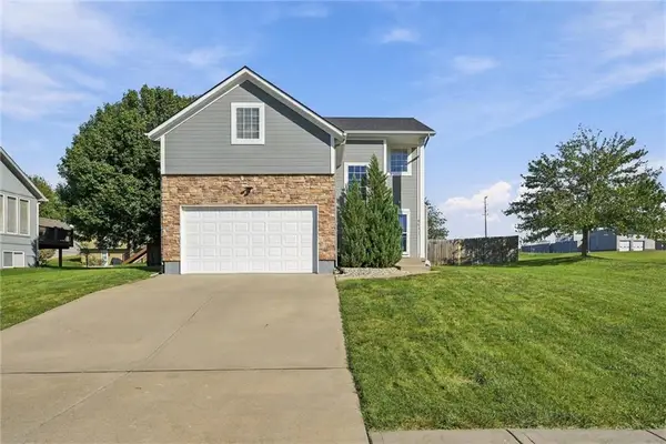 16917 Cross Creek Drive, Belton, MO 64012