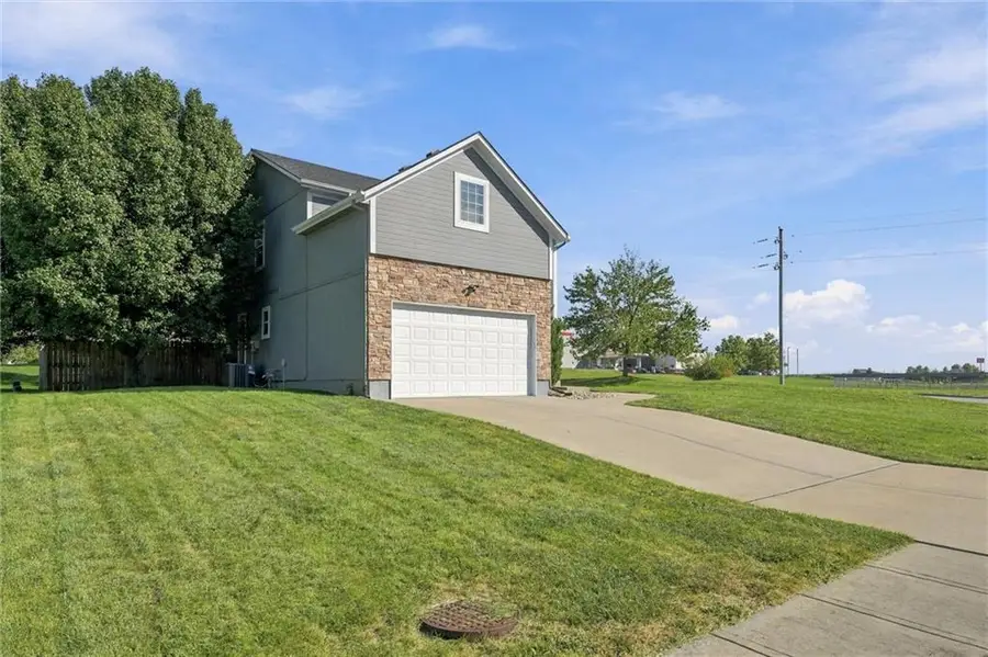 16917 Cross Creek Drive, Belton, MO 64012 - #2
