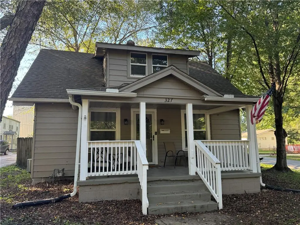 327 W Southside Boulevard, Independence, MO 64055 - #1