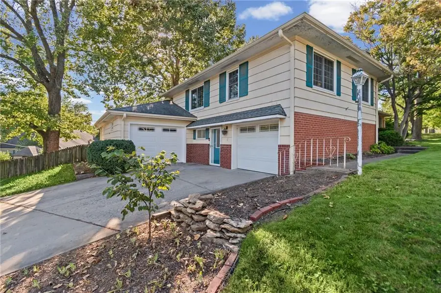 1913 E 29th Avenue, North Kansas City, MO 64116 - #2