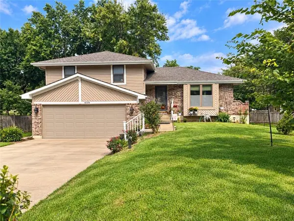 509 NW Beau Circle, Blue Springs, MO 64014