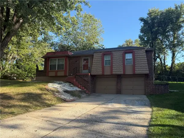 1008 NW Arlington Court, Blue Springs, MO 64015