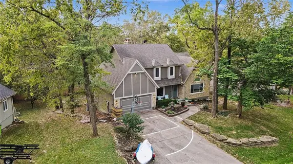 8228 NW Weatherby Drive, Weatherby Lake, MO 64152