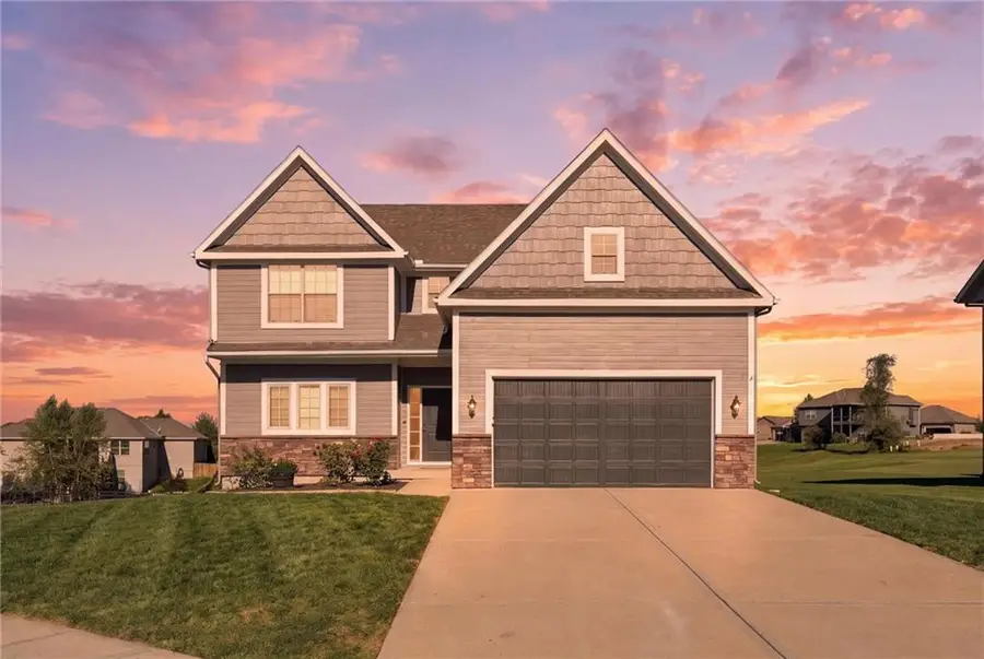 18304 Rock Creek Drive, Smithville, MO 64089 - #2
