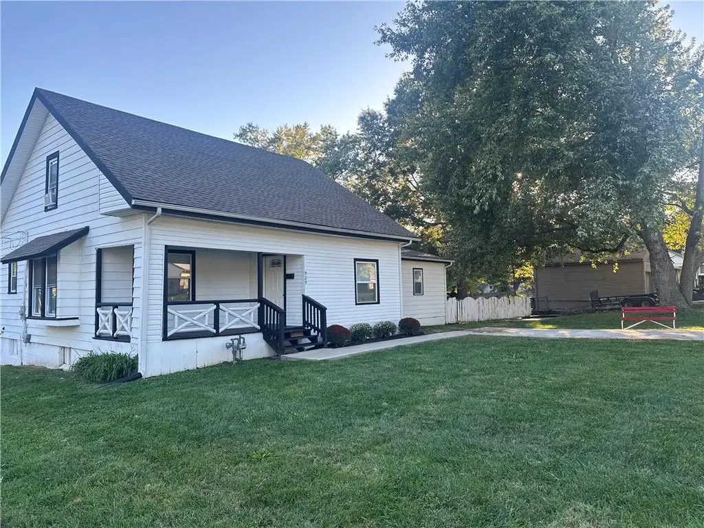 929 E Walnut Street, Independence, MO 64050 - #1