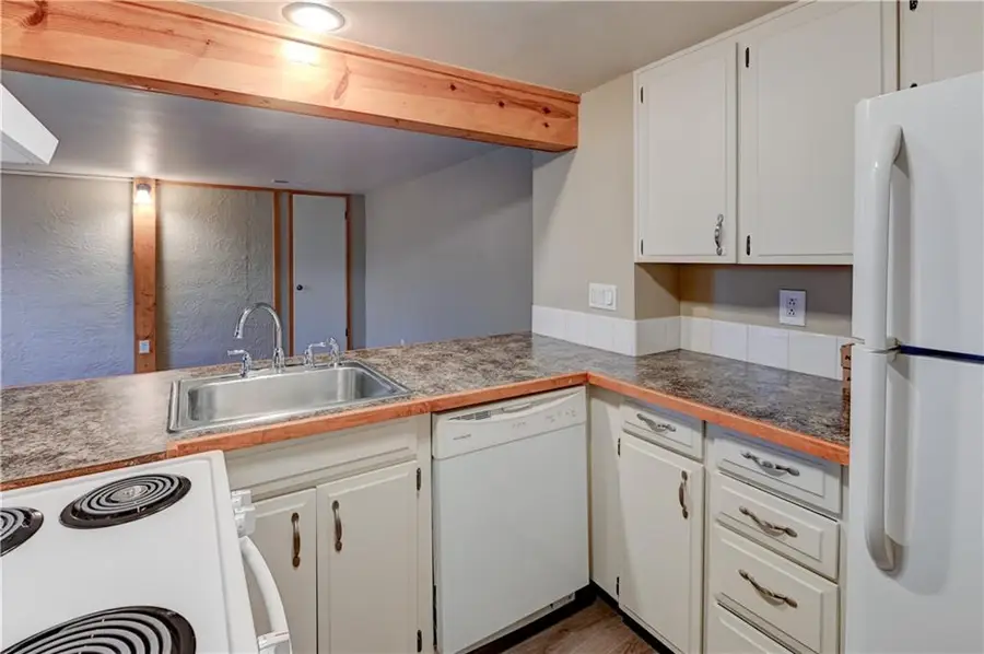 470 W 104th Street #E, Kansas City, MO 64114 - #2