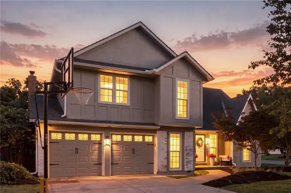 206 NE Shoreview Drive, Lee's Summit, MO 64064