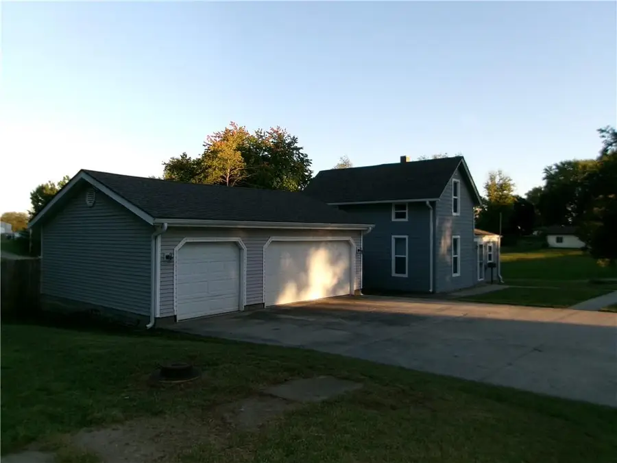 302 N Kansas Street, Highland, KS 66035 - #2