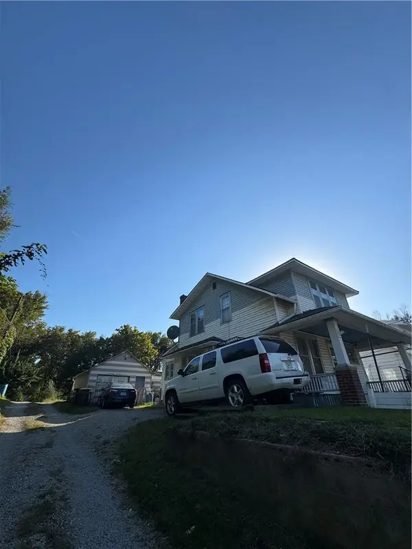 1910 Sacramento Street, St Joseph, MO 64507