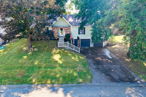 118 South 3rd Court, Lansing, KS 66043