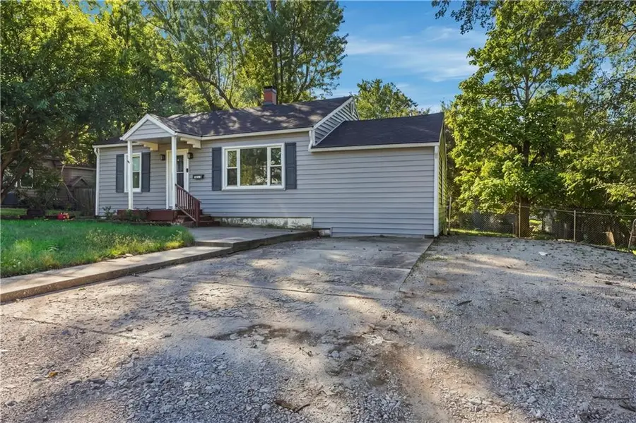 413 E Black Diamond Street, Richmond, MO 64085 - #2