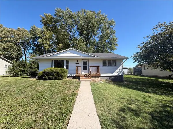 21809 S Peculiar Drive, Peculiar, MO 64078