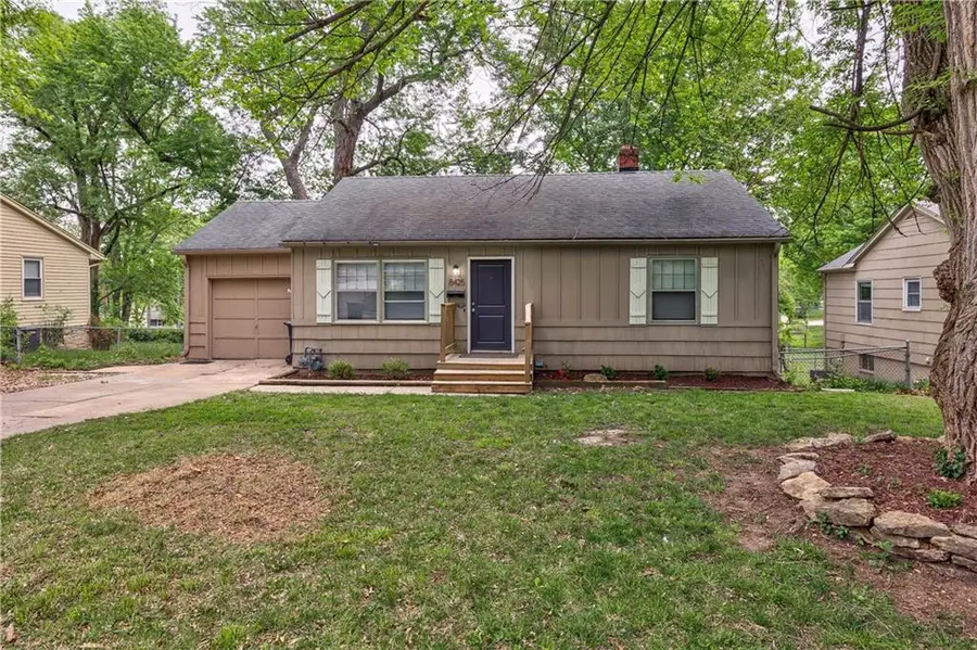 8425 Boone Street, Kansas City, MO 64114 - #2