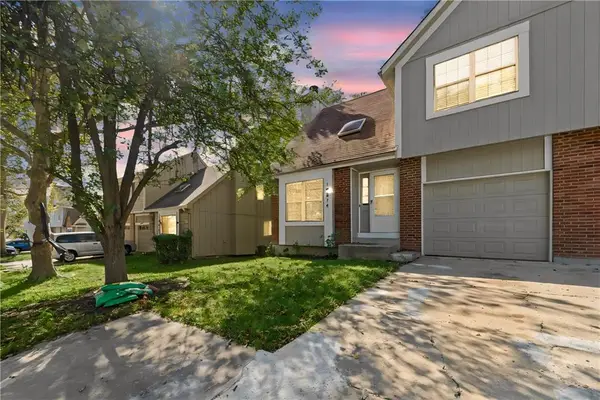 10814 Haskins Street, Lenexa, KS 66210