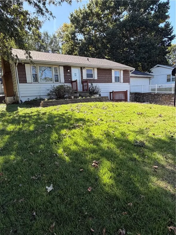 9005 79th Street E, Raytown, MO 64138