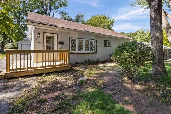 6912 N Harrison Street, Gladstone, MO 64118